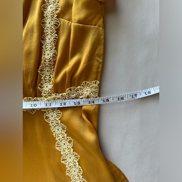 MODCLOTH Woman's Mustard Short Sleeve Lace Embellished Blouse, Size M - Picture 8 of 8